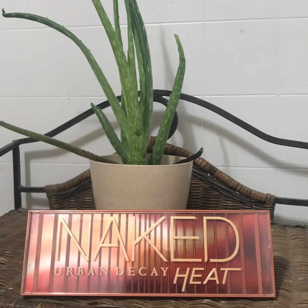 Urban Decay Naked Heat Eyeshadow Palette 💄